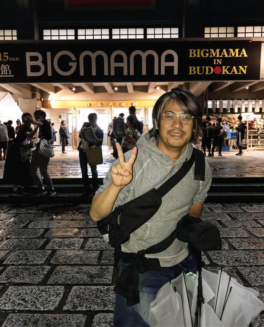 岡峰光舟さんのインスタグラム写真 - (岡峰光舟Instagram)「BIGMAMAの武道館行ってきた！ドリームシアターの武道館で安井が「俺も武道館でジャコパス弾く！」って言ってたのに弾かんかった。#bigmama #菅波栄純 #武道館 #安井」10月15日 21時32分 - kohshuokamine