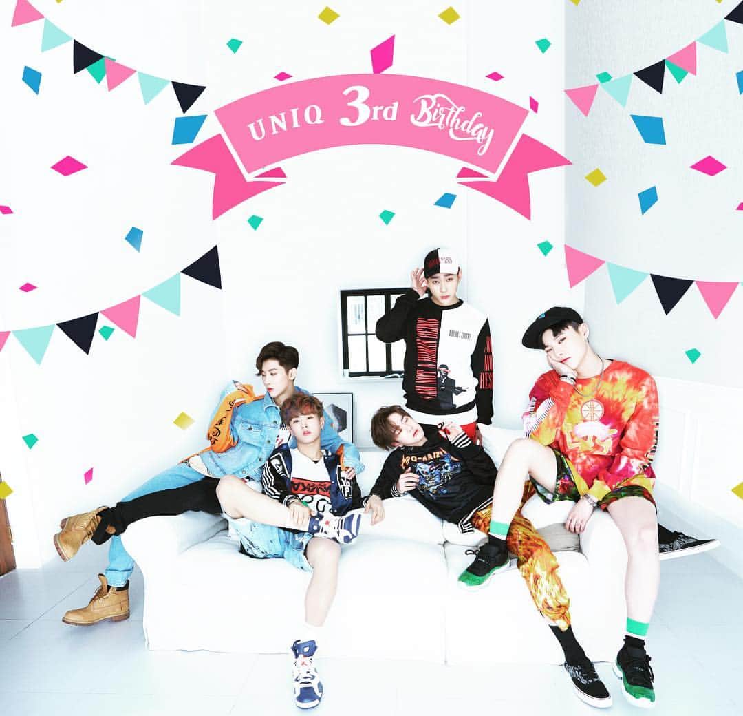 のインスタグラム：「UNIQ 3rd Birthday! 🎉🎉🎉🎉🎉 . . #UNIQ #유니크 #3rd_Birthday #데뷔3주년 #감사합니다 #유니콘🦄 #성주 #조이쉔 #문한 #승연 #이보」
