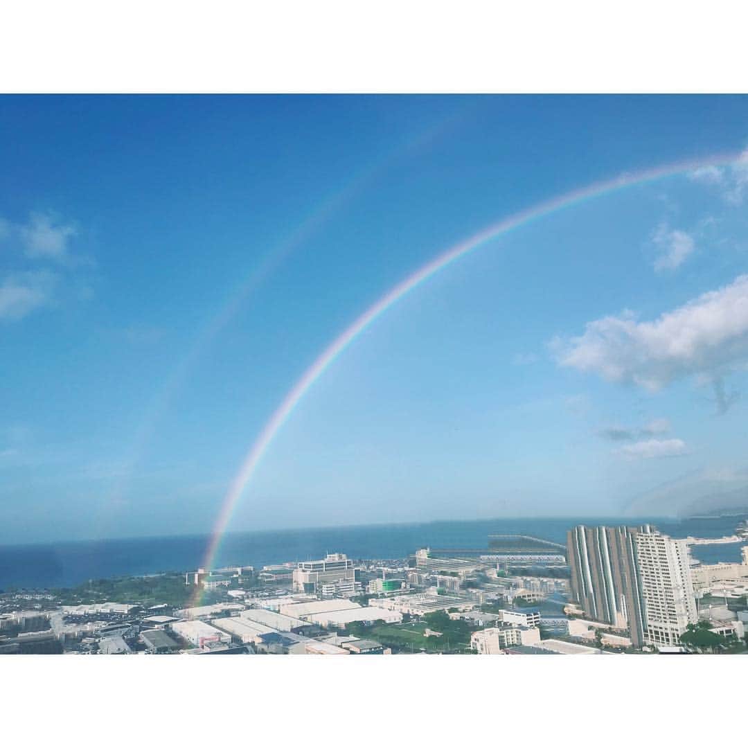 吉川ひなのさんのインスタグラム写真 - (吉川ひなのInstagram)「G🌈M 朝から特大Rainbow😊 #幸せ日曜日 #HinanoHawaiiLife  #Rainbow」10月16日 2時40分 - hinanoyoshikawa