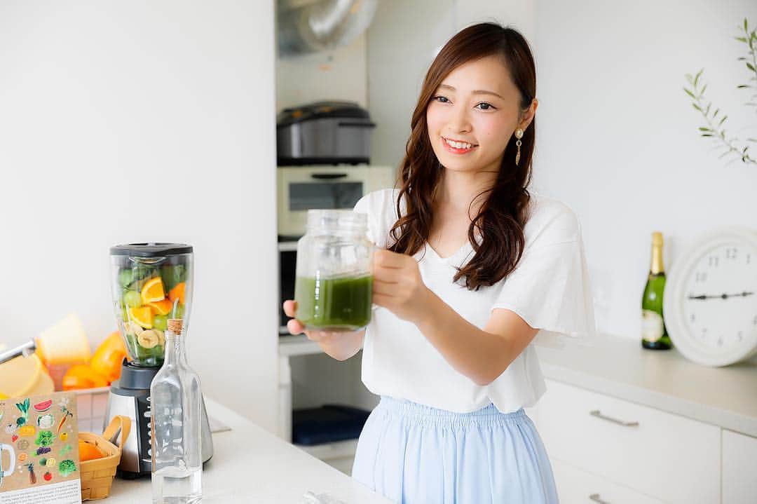 のインスタグラム：「グリーンクレンズカクテルは忙しい朝にもぴったり✨一杯どうですか？❤️ #greencleansecocktail #juicecleanse #ジュースクレンズ #美容 #健康 #ライフスタイル #ナチュラル #ヘルシー #ジュース #l4l #followme #f4f #follow4follow #相互 #フォロー #フォロバ #맞팔 #팔로미 #美意識 #痩せる #痩せたい #痩せた #インスタダイエット#ボディメイク #クレンズダイエット #きれいになりたい」