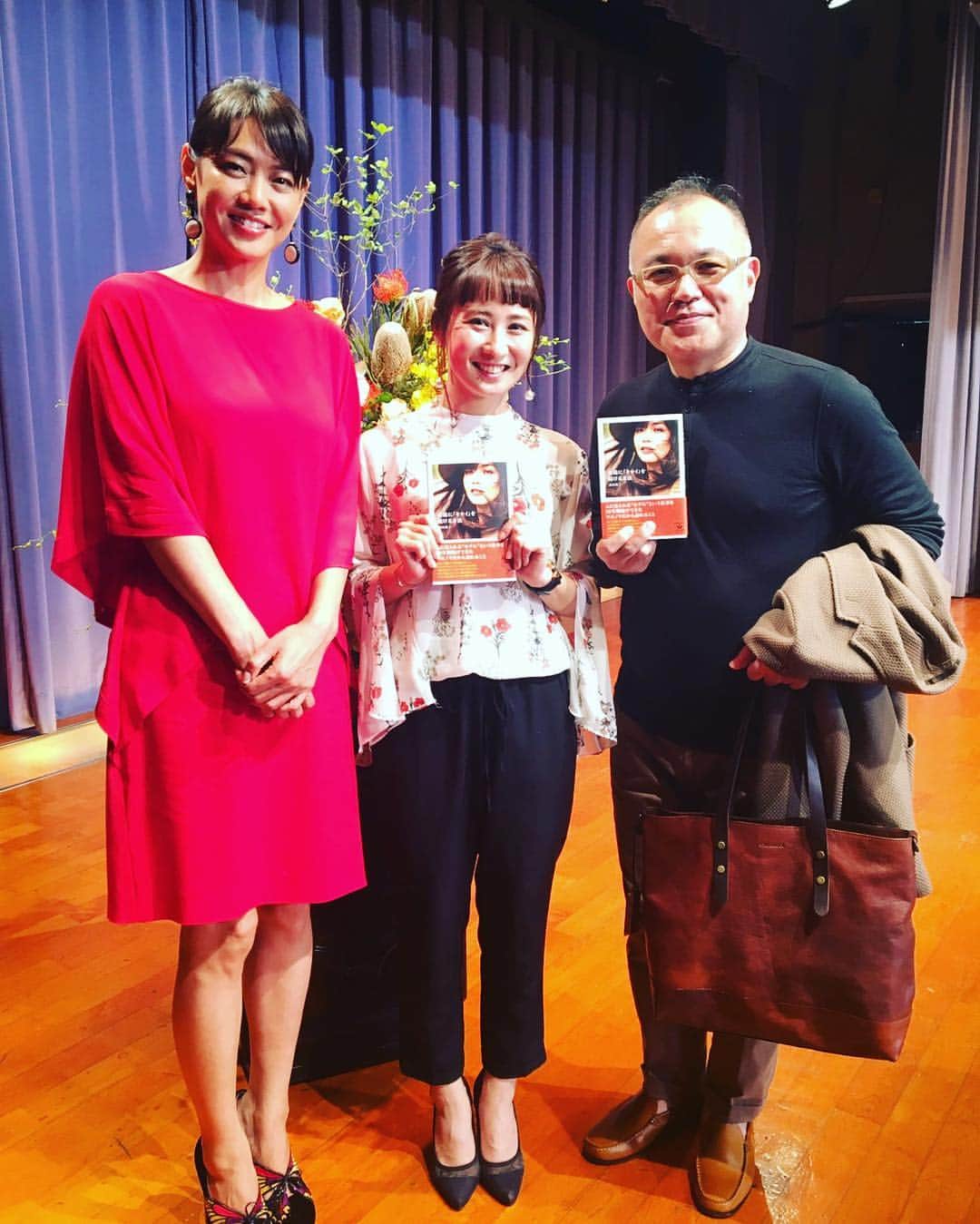 糸数美樹のインスタグラム：「無事終了しました！ありがとうございました😊 #空の森クリニック #空の森クリニック講演会 #前田典子 さん #素敵な話が沢山聞けました #ポジティブってすてき #わたしもそこそこポジティブやしが #さすがです #あんなに素敵に生きられるヒントもらえた #そして本にサインまでしていただいたよ #ありがとうございます #でーじ素敵な人でした #あんな人になりたいさ #今に感謝して自分の幸せを考えて生きよ #知らないことまだまだ沢山あるのね #女性の体のこと医療のこといっぱいや #自分の人生改めて考えんと #女性は自分の幸せのことをもっと考えるべき #そして空の森クリニックのみなさん素敵な人ばっかり #本当にいい病院だと思う #体について少しでも不安なことがあったらすぐ病院で相談してね #健康なことは幸せなこと #幸せは健康から #よし今日も笑おう #みきとにー」