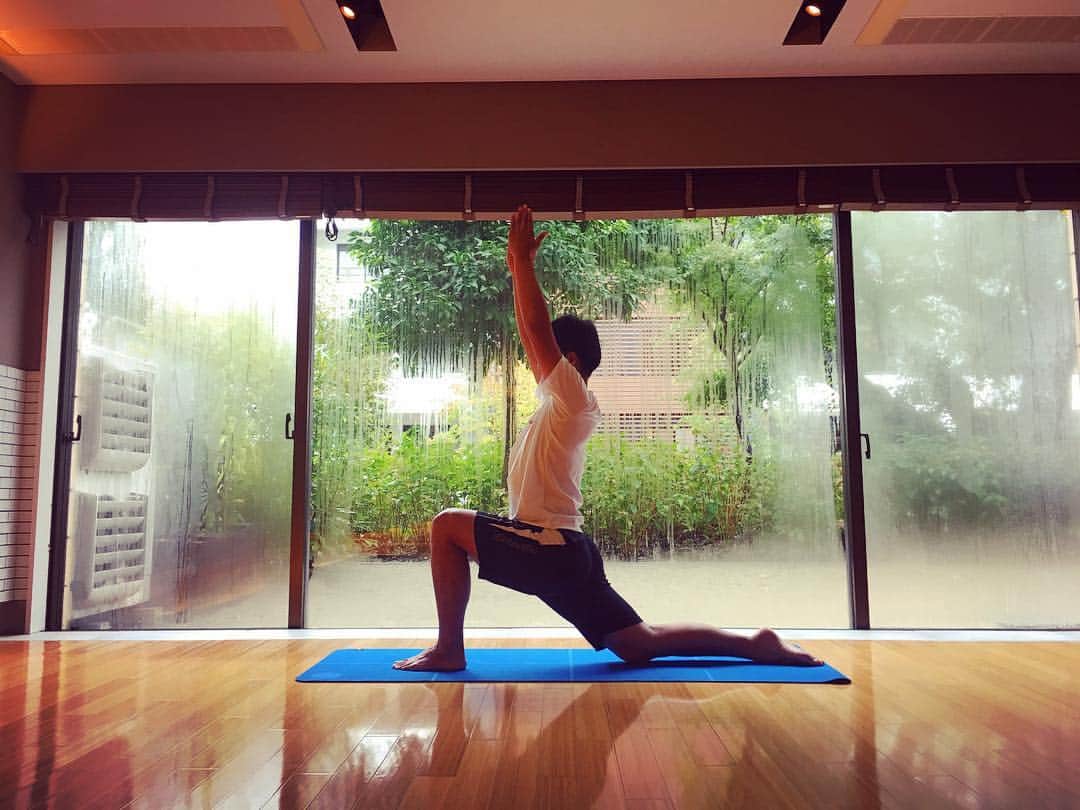 唐川侑己さんのインスタグラム写真 - (唐川侑己Instagram)「早起きして、yogaへ！ 最後にインスタ映えする写真撮ってみた。笑 #朝yoga #anjaneyasanaっていうらしい#三日月のポーズ #ヨガ#yoga #yogi」10月16日 9時52分 - yuki_karakawa19