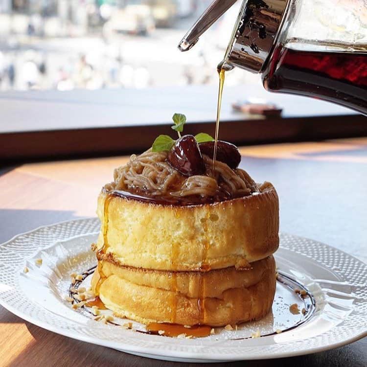 Top Tokyo Restaurants_のインスタグラム：「#toptokyorestaurants  Chestnut soufflé pancakes! ||📷: @deannawoo ||📍Hoshino Coffee」