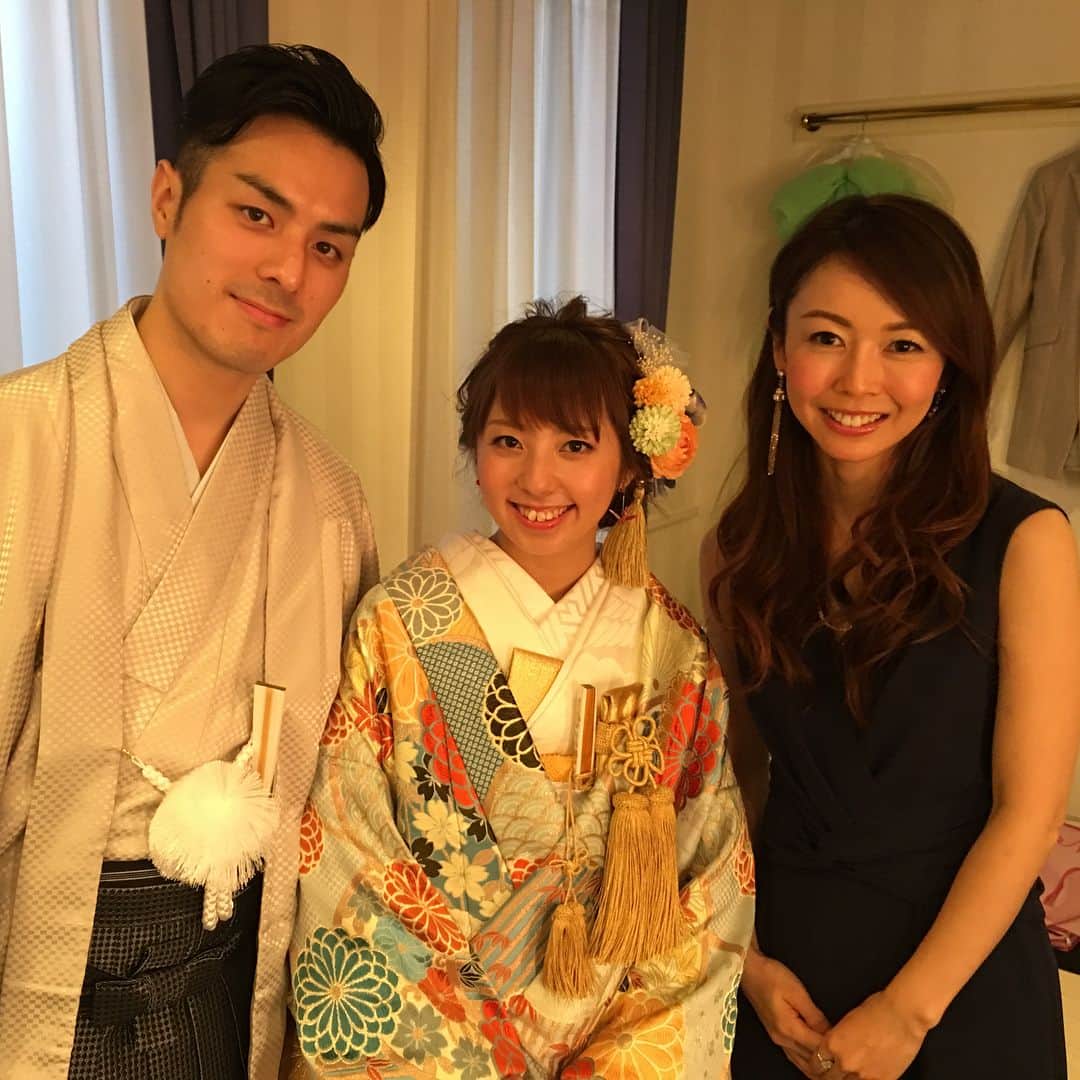 宮崎宣子さんのインスタグラム写真 - (宮崎宣子Instagram)「友人の息子さんの結婚式でした💒❤️ 私はこちらのご両親、息子さん、お嫁さん、 ご家族皆様が本当に笑顔に溢れていて、 大好きになりました💕 心からおめでとうございます🎉 私も幸せになれそうな気分に浸りました😌💕💕 #結婚式 #司会のお仕事 #友人の息子さん #仲良し家族 #結婚式っていいね #幸せな時間 #家族愛 #息子さん #かっこよくてしっかり者 #お嫁さん #可愛くて #おっとり #お料理上手 #女の鏡 #幸せ気分 #浸るだけ浸って帰宅 #あろは #スネてます #宮﨑宣子」10月16日 18時03分 - miyazaki_nobuko