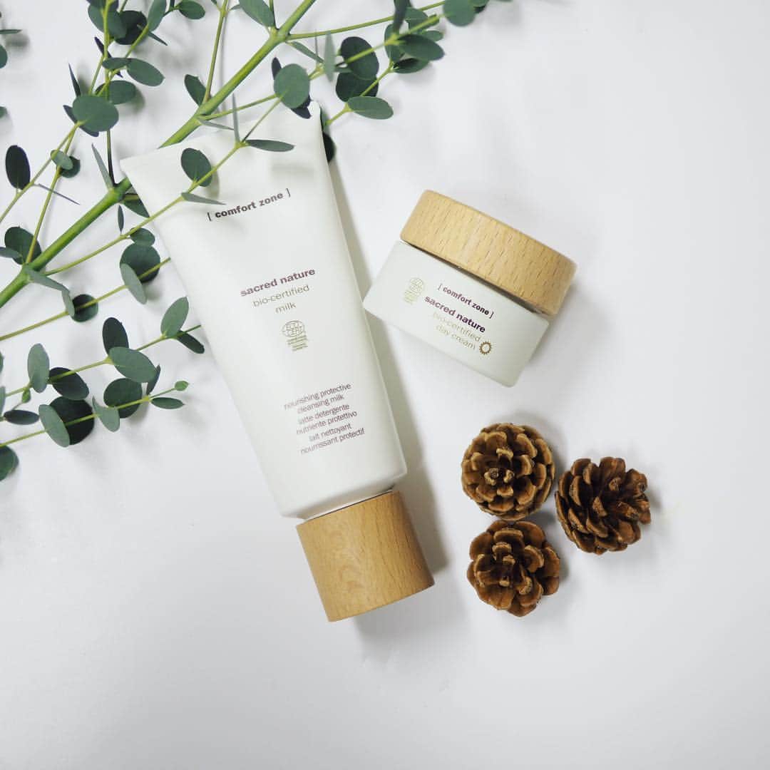 のインスタグラム：「Organic Face Care. オーガニックのエイジングケア。 セイクリッドネイチャーのクレンジングミルクの後はクリームだけのシンプルケア。ハリと弾力をもたらします。  #comfortzone #sacrednature #organic #natural #facecream #cleansing #ecocert #コンフォートゾーン #セイクリッドネイチャー #オーガニック #オーガニックコスメ #ナチュラルコスメ #クレンジングミルク #フェイスクリーム #エイジングケア #アンチエイジング #エコサート #いい香り #ダヴィネス #イタリア」