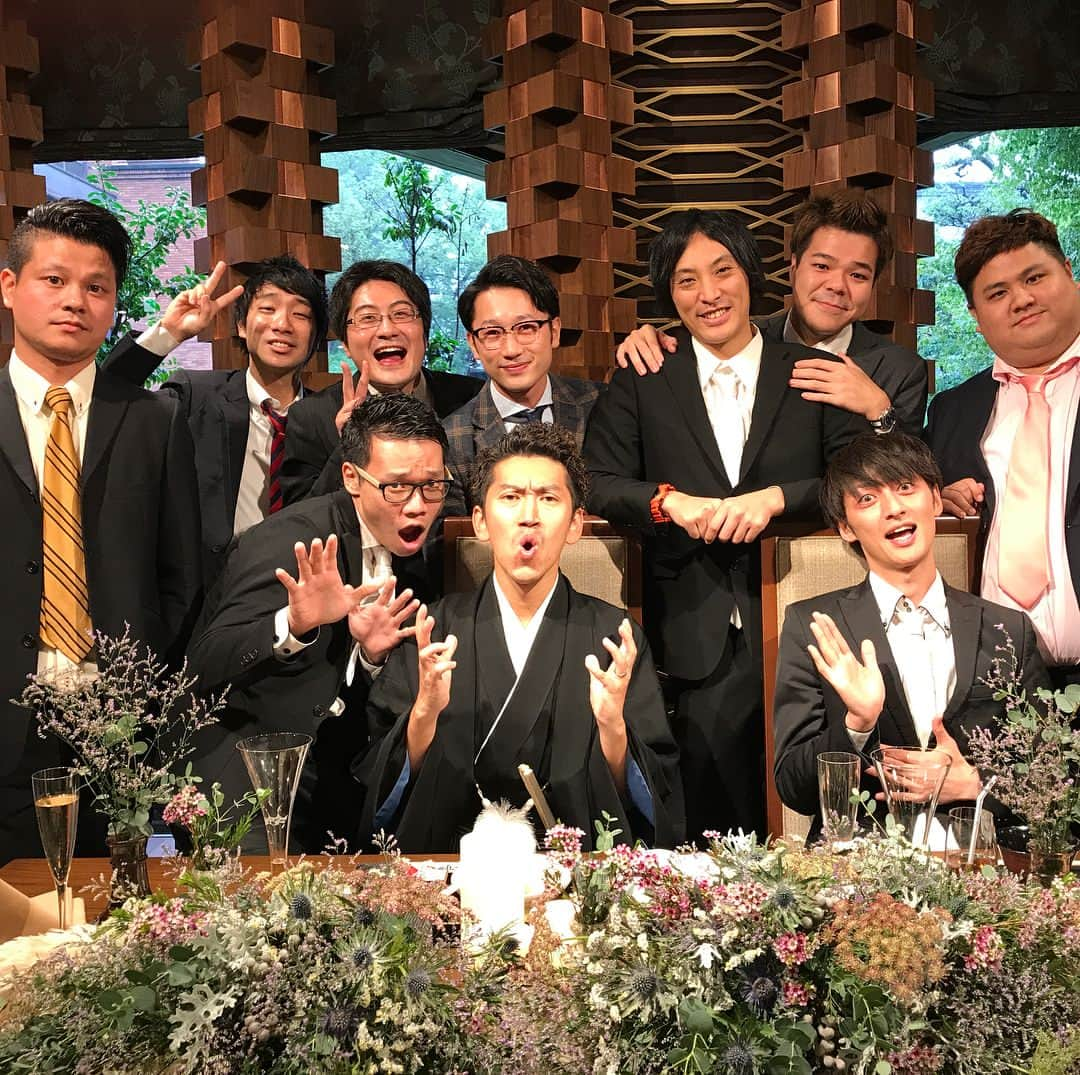 池田真一さんのインスタグラム写真 - (池田真一Instagram)「昨日は周平魂の結婚式でした！ 挙式から３次会までずっと笑ってました！ 本当に周平魂らしい結婚式でした！ いやぁ～もっかいやって欲しいぐらい楽しかったなぁ～！」10月16日 19時22分 - wartdebu