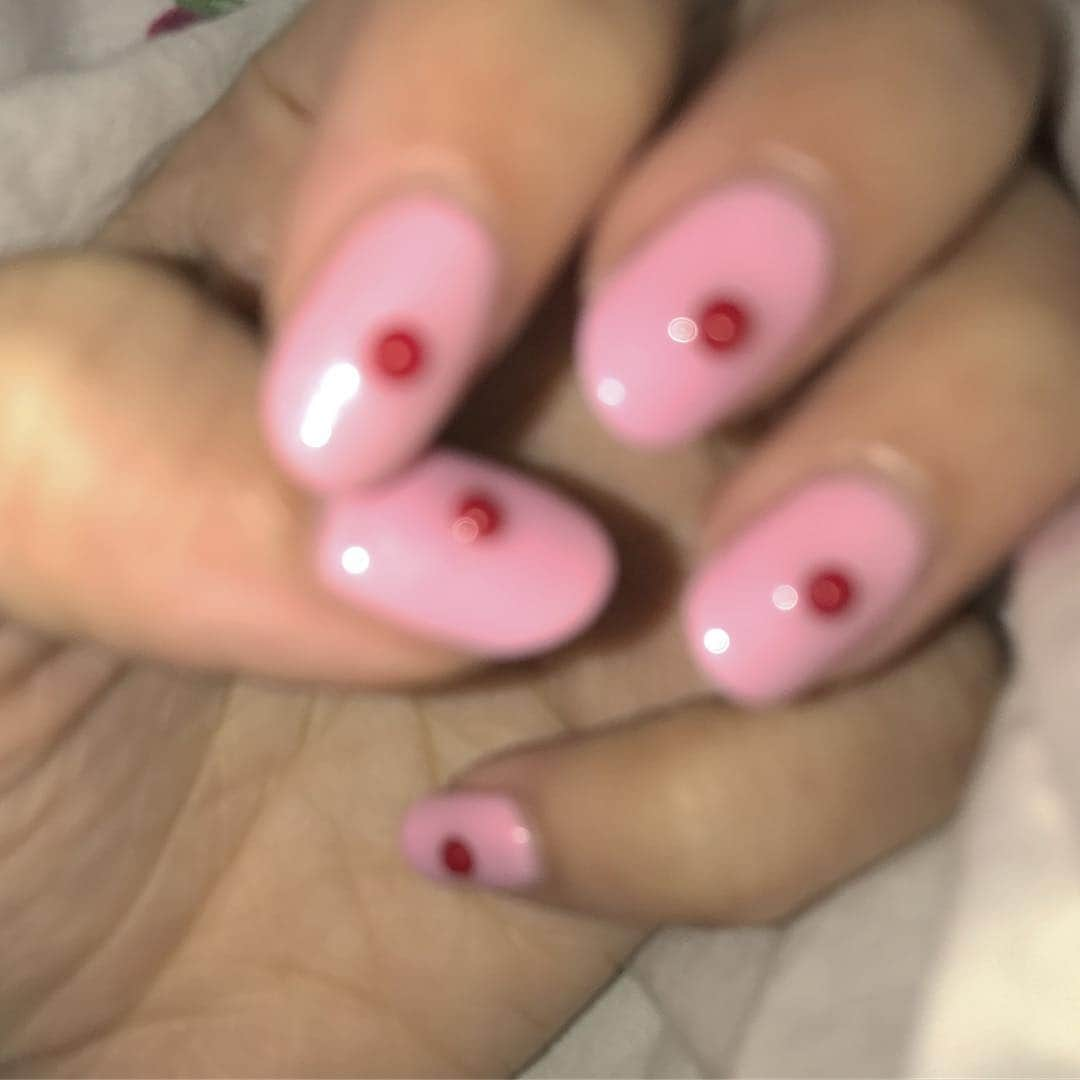 Manitasさんのインスタグラム写真 - (ManitasInstagram)「おにゅーなちんちくりんちくびねいる #nail #乳首ネイル #乳首アート #ではない #このピンクかわいいなぁ #お気に入りだなぁ #ぽっちりしてます #寒いね #体調優れないのでさっさとねむります #風邪引かないようにね #おやすみなさい」10月17日 0時19分 - manitassssss