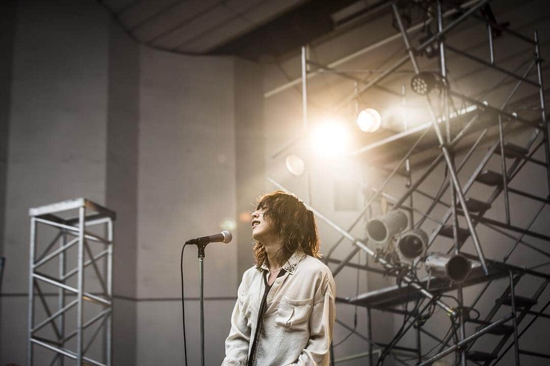 渋谷龍太さんのインスタグラム写真 - (渋谷龍太Instagram)「大阪城野外音楽堂のコンサートDVDに、私の書き下ろしの"love。"という名の短編集が付く。 とても楽しみにしてて欲しい。  写真 @cazrowaoki  #superbeaver #love。」10月17日 18時18分 - gyakutarou