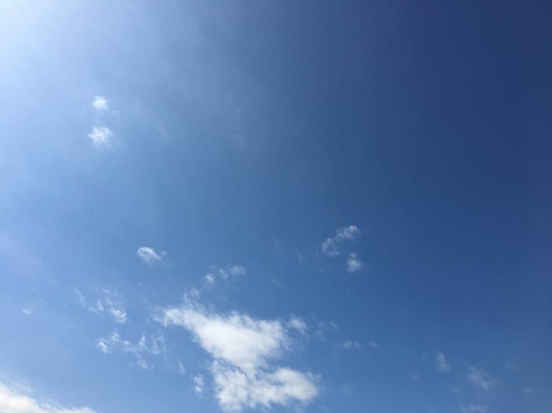 映美くららさんのインスタグラム写真 - (映美くららInstagram)「いつかの撮影#999season２。この日は気持ち良く澄みきった青空でした。めっきり寒くなり、お布団が恋しいこの頃です。。そろそろ青空が見たい。 みなさんメッセージありがとうございます ^ - ^」10月17日 19時19分 - emikurara_official