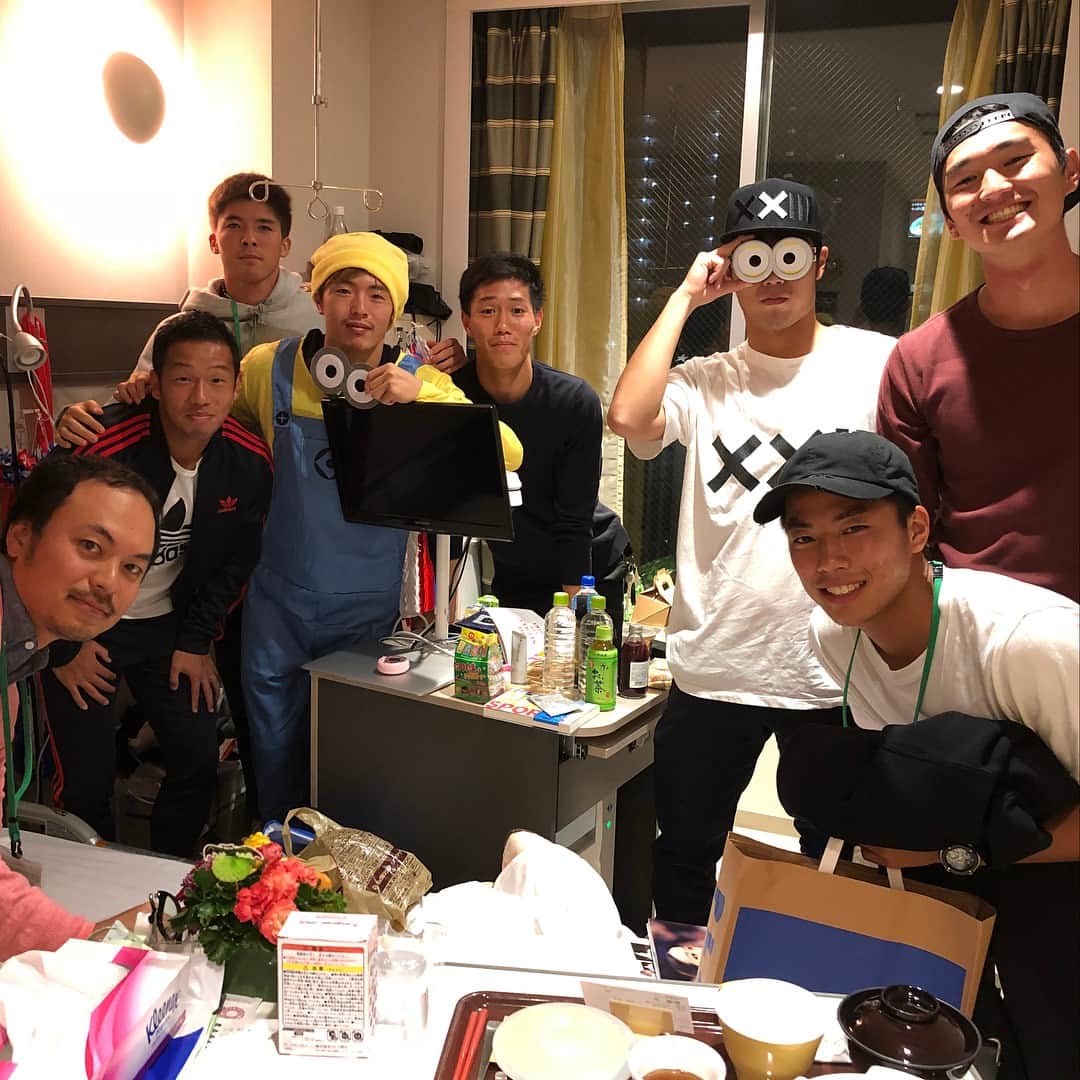齋藤学のインスタグラム：「お見舞いありがとう。 ゆうじさんミニオンズの服ありがとうございます。リハビリで着てたらやばいやつです。  一つだけ、今年２０歳になる けいたにいじられる始末。 これは問題になるだろうなー。」