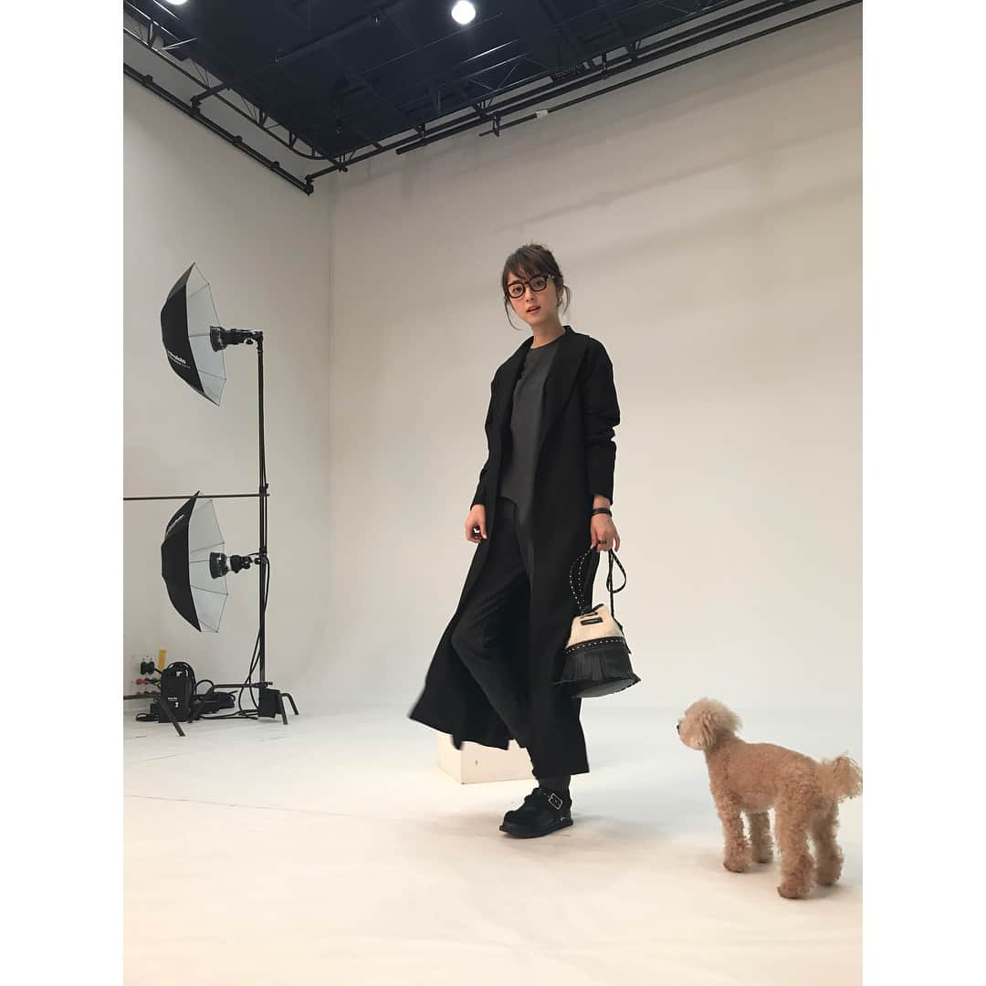 佐々木希さんのインスタグラム写真 - (佐々木希Instagram)「ロングなガウンコート 大活躍中です😊 好みの丈長め♡  #私服 coat#iNtimité 新作 pants#iNtimité 新作 tops#ENFOLD bag#J&MDavidson shoes#Sacai glasses#EYEVAN7285 bracelet#HERMES  #iNtimité #iNtimite #アンティミテ #ワンマイルウェア #メイドインジャパン #MADEINJAPAN @intimite_onemile . ↓iNtimité公式ホームページ http://intimite.jp/」10月18日 21時43分 - nozomisasaki_official