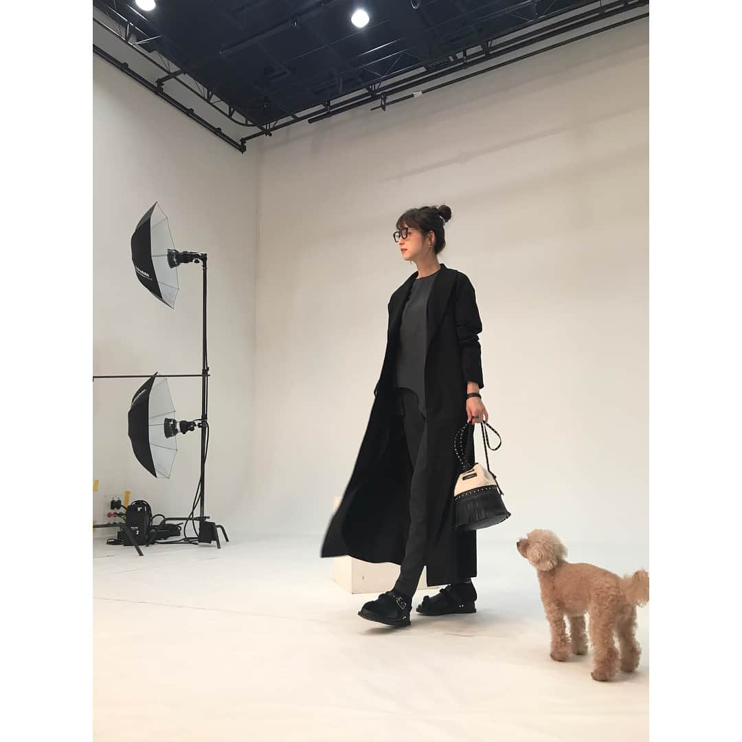 佐々木希さんのインスタグラム写真 - (佐々木希Instagram)「ロングなガウンコート 大活躍中です😊 好みの丈長め♡  #私服 coat#iNtimité 新作 pants#iNtimité 新作 tops#ENFOLD bag#J&MDavidson shoes#Sacai glasses#EYEVAN7285 bracelet#HERMES  #iNtimité #iNtimite #アンティミテ #ワンマイルウェア #メイドインジャパン #MADEINJAPAN @intimite_onemile . ↓iNtimité公式ホームページ http://intimite.jp/」10月18日 21時43分 - nozomisasaki_official