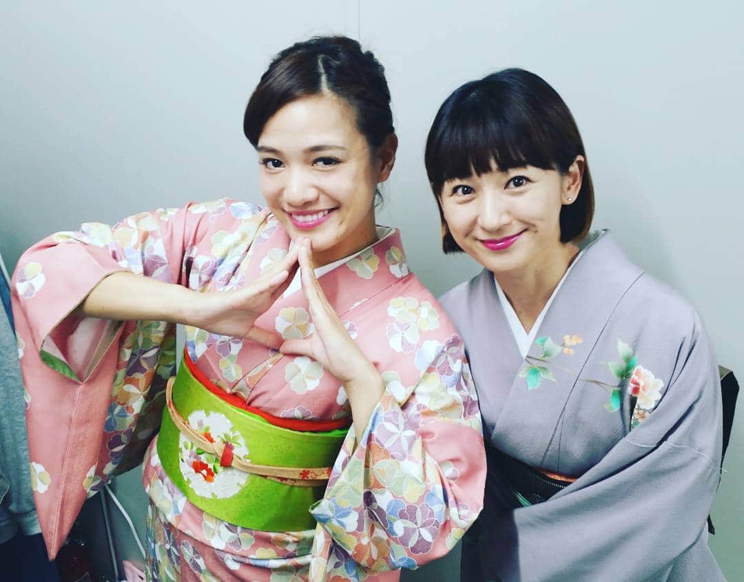 服部ひで子さんのインスタグラム写真 - (服部ひで子Instagram)「『美女✖美女』『早苗✖靖子』  新喜劇には 色んなタイプの美女がいます！ そんなところも、楽しめるポイントの１つだと思う今日この頃😚✨ キレイ・かわいい・和風・洋風・童顔・大人っぽい・甘い・スッキリ・クール.....などなど。  靖子姉さんは、 『キレイ×かわいいを合わせ持つキレかわ美女』 そこに、お茶目な一面あり！ まさに、永遠の美少女～✨ 早苗姉さんは、 『ハーフ系エキゾチック美女』 そして、とにかく明るく元気！ 何事も楽しむ精神で、いるだけで周りが明るくなります✨  #吉本新喜劇 #よしもと新喜劇 #新喜劇 #高橋靖子 姉さん #金原早苗 姉さん #着物 #kimono #기모노」10月18日 14時48分 - hideko_hattori