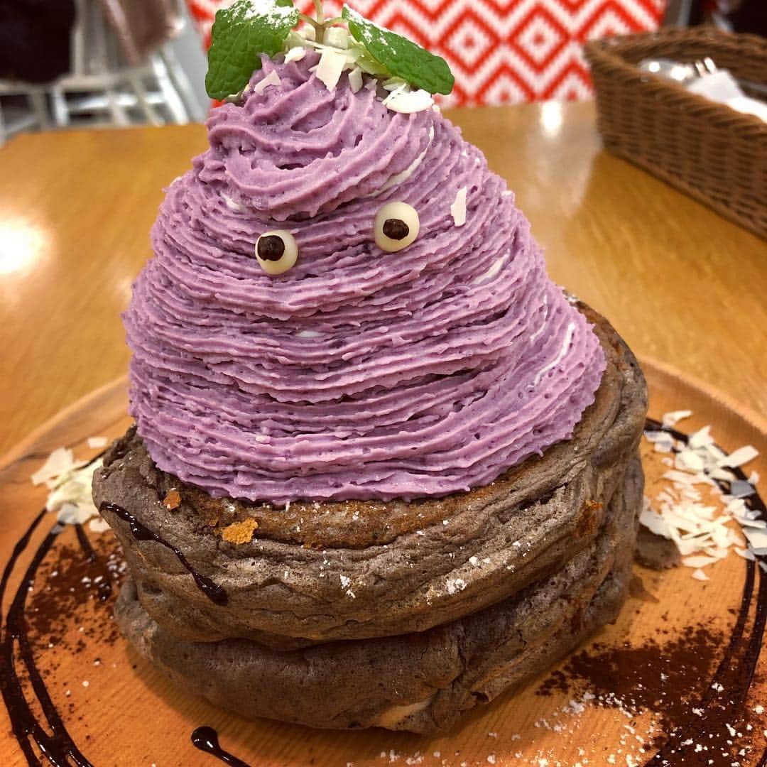 仮眠玲菜のインスタグラム：「新宿ルミネ egg&spumaさんで食べた  10月限定 紫芋のモンスターパンケーキ👾♡」