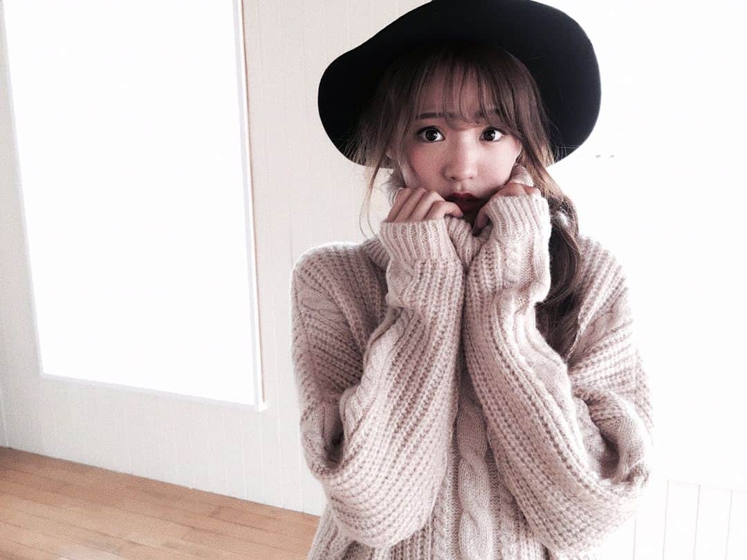 志田友美（ゆうみん）のインスタグラム：「すっかり秋だ🌰🍂🍁 ニットばっかり着そう🙊 . #autumn #knit #hat #me #instashot #instalike #instadaily」