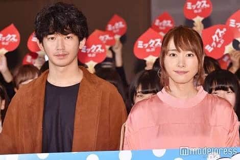 新垣結衣　ファンアカウントのインスタグラム：「茶髪のガッキー神 #新垣結衣  #ガッキー #ミックス」