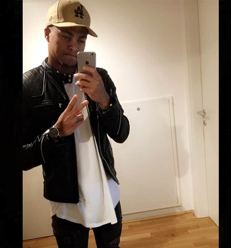 ロニー・マルコスのインスタグラム：「#teamraschoo ✌🏾️🎮®」