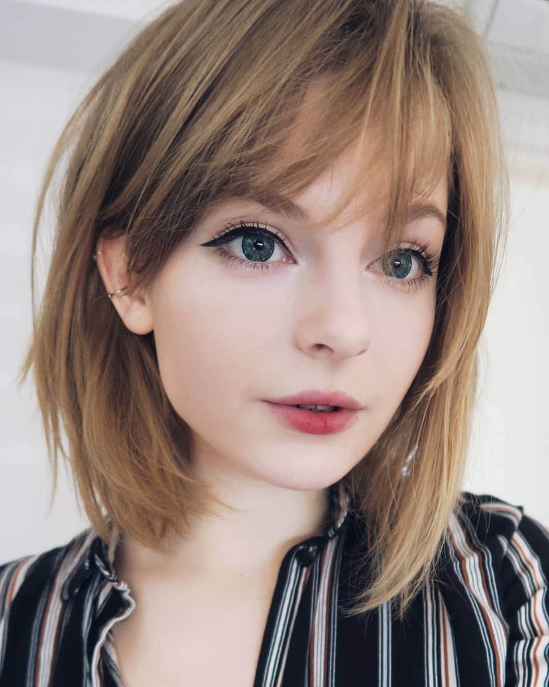 Ella Freyaのインスタグラム：「I know I haven't been very active. Reason is mostly because I've been sick on and off now for the past 4 months. The past week I've had migraines and some days it's hard to stay strong through the pain, but I am starting new medicine this week so I'm hopeful to soon be healthy and able to do the things I love again 💕 #cherishhealth」