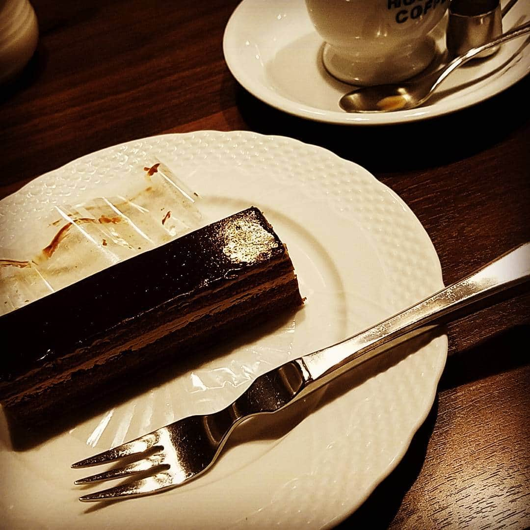 朱神宝さんのインスタグラム写真 - (朱神宝Instagram)「中学から同じの友達とご飯❗ スフレドリアうまうま‼😚 #星乃珈琲店  #17年のお付き合い」11月2日 20時24分 - akegami_takara