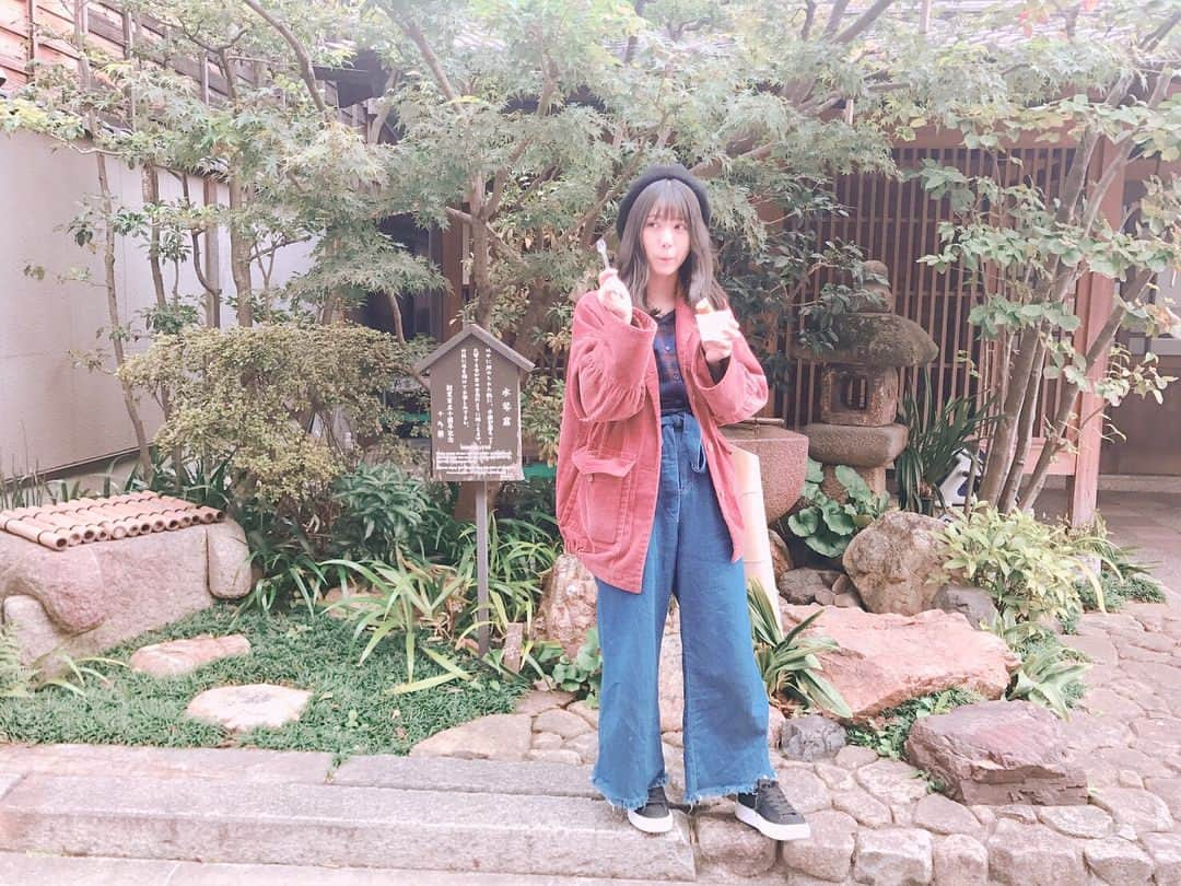 高寺沙菜のインスタグラム：「岐阜県 #長良川温泉 に行った時の私服💓 #ソフトクリーム 🍦に#鮎菓子 がトッピングされたの食べた💓 ついに初めて#puma のスニーカー買ってるんるんしてた🙈💓」