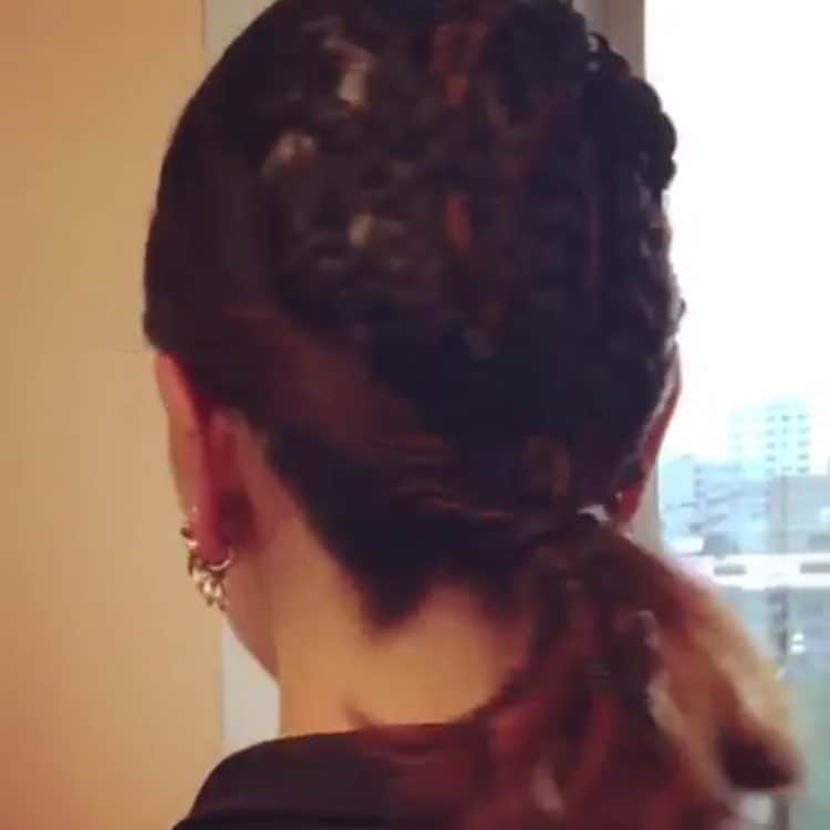 松浦美穂さんのインスタグラム写真 - (松浦美穂Instagram)「安藤さくらが先日の東京国際映画祭の時のヘアスタイルの後ろ姿をしっかり自身のインスタでご披露してくれていました！ありがとう😊  #andousakura#本当は動画#hair by twiggy#braids  by 天久真美#twiggymiho #hair style#braids hair #hairsalon #lifestyle #lifestylesalon」11月2日 23時22分 - twiggy_mihomatsuura