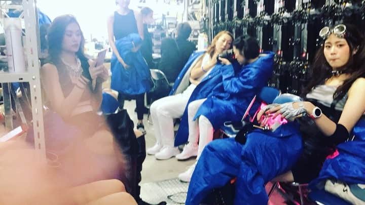 蔵歩実のインスタグラム：「今日のタイムラプス❤️w わっちゃわちゃだけど楽しさが伝われば幸いです❤️w 今日は終わった後に赤からも食べに行ったの❤️ 喋くり倒してめっちゃ食べたのに痩せた気がする！www あと3日間頑張ります❤️❤️❤️ おやすみなさいー💕 #tmssuzuki2017 #tmssuzuki #tms #東京モーターショー#SUZUKI#スズキ #japan #japanese #japanesegirl #일본 #일본인 #일본사람 #東京#tokyo#도쿄#モデル#model#모델」