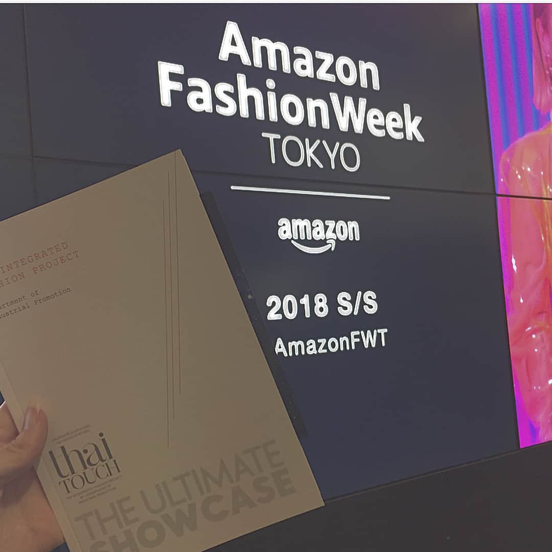 前田亜美さんのインスタグラム写真 - (前田亜美Instagram)「* * @amazonfwt  のショー観てきたーー👸🏻💗💭* * 最高にかっこよかった…♡♡♡* ✌︎(　˙-˙　)✌︎* * お世話になってる人に誘ってもらって一緒に🥀💭* * #jirawat @takarawongofficial  #TiTAT  #☝️😜 #逆再生動画  #4枚目 ブランドタグつけたよ #ami私服」10月19日 14時05分 - ami___maeda0601