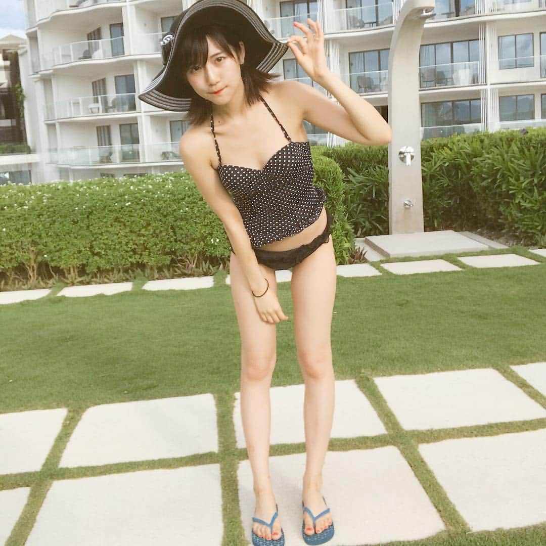貧乳　芸能人　水着 蒼川愛さんのインスタグラム写真 - (蒼川愛Instagram)「つかの間の太陽🌞🌻☀️ (このあとすぐ雨でした。) . .  2年前に友達とグアムに行った時と同じ水着を着てるよ〜〜〜（笑） . #貧乳」10月20日 0時50分 - tougarashi_suki