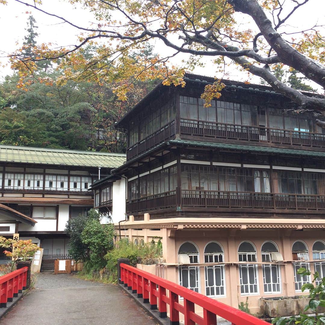金剛地武志のインスタグラム：「四万温泉の積善館という趣のある宿に泊まって来ました。良いお湯でした。ありがとう。」