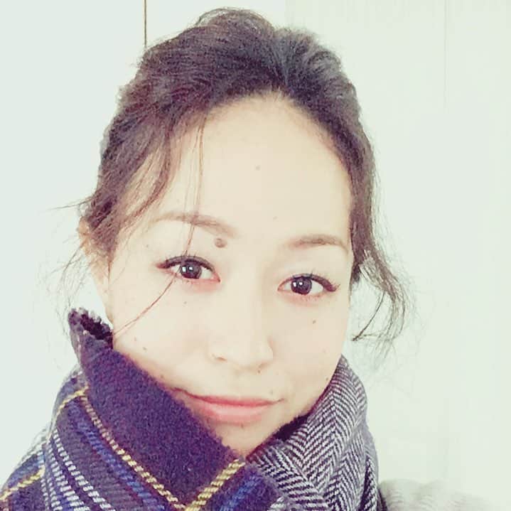 のインスタグラム：「#くせ毛 の巧妙 ・ ・ #雨の日 は湿気で前髪コテいらず ・ ・ ・ #pianoduou #yukoandyurikapianoduo #yukoandyurika #ピアノデュオユー #ピアノデュオ #連弾 #てんぱ #うねうねヘア #しかし寒い #秋はどこ #床暖とエアコン同時に付けたらおこられました #だって寒い #こんな日はココア飲んで練習 #しなきゃ #してないのかい」