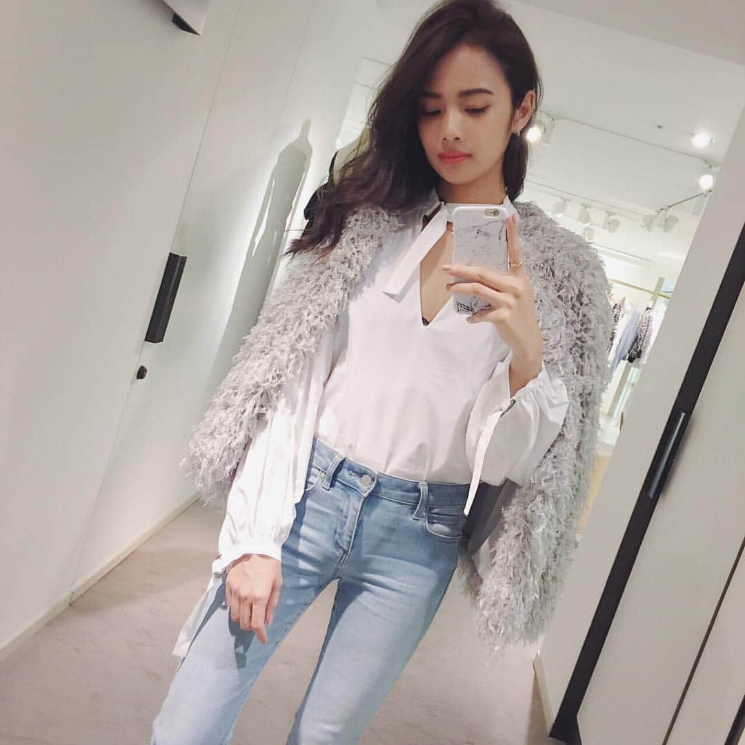 茶谷伊織のインスタグラム：「. 💭💗 #ootd #autumn #zara #fashion  #code #white #nightout #shopping」