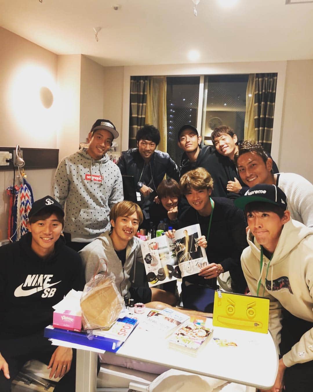 天野純のインスタグラム：「みんなでお見舞い👍」