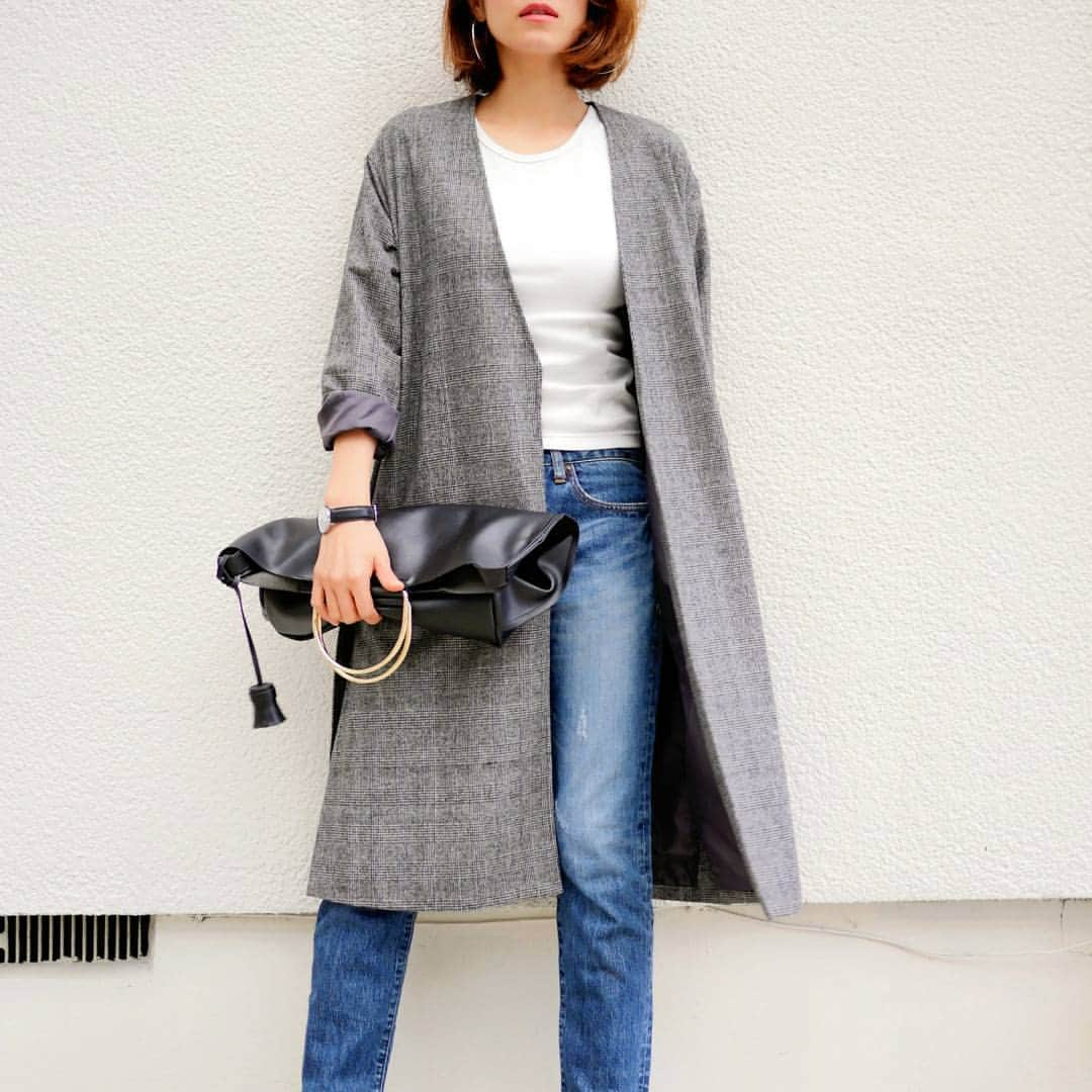 Miki Kanekoさんのインスタグラム写真 - (Miki KanekoInstagram)「白トップス×👖に#グレンチェック のガウン❤️ ． ．  私はガウン結ばないで着る方がいいっぽい🤔 ． ． ガウン…#ungrid#ノーカラーグレンチェックコート 👖…#古着#journalstandard 👜…#jeanasis 👟…#converse ． ．  #6歳#男の子ママ#ママ #ママファッション#ママコーデ#プチプラ#プチプラコーデ #mamagirl#cordinate#ootd#fashion#instafashion#mineby3mootd#WEAR#WEARISTA」10月19日 21時54分 - mikiaoba