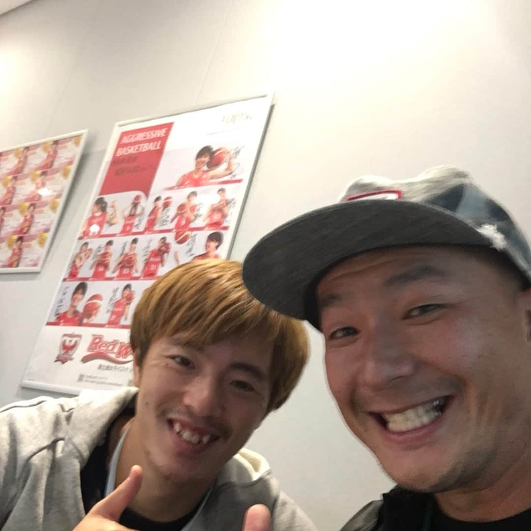 齋藤学さんのインスタグラム写真 - (齋藤学Instagram)「たくさんたくさん お見舞いありがとうございます。 大樹くん、あやきくん、翔くんと若手たち。笑 名前書くと、長くなる。 仁と、直輝と米。 大宮からアーリア氏イーニョ、和田！ マリノストレーナー三人衆 日暮さん 宮さん  佐々木さん マリノス会社から３人(^^) 通訳ゆっち 他にもきてもらってます。 写真撮ってないけど。 記者さんだったり、 アディダスの担当 矢島さん 本当に ありがとうございます。  日々のリハビリ大事にして。 がんばります。 鹿島戦頼んだぞ、勝ってくれ(^^) 納豆パワーで足治す。」10月19日 21時53分 - manabu011