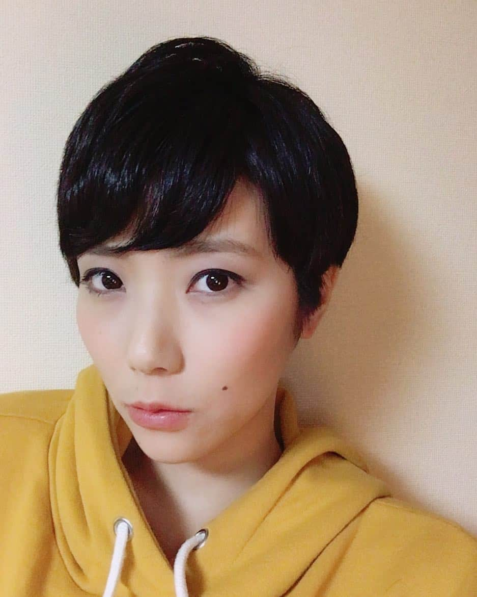 清浦夏実さんのインスタグラム写真 - (清浦夏実Instagram)「正面はこんなかんじ！最短記録を更新。ショートカットは中毒！ #ベリーショート#ショートヘア #ショートカット #黒髪 #TWEEDEES #清浦夏実 #襟足 #もみあげ #ジョリジョリ #綺麗なジャイアン カットはいつもお世話になっているAArtirior Boa にて。帰りに雨に濡れてしまったのでホントはもうちょっとかっこいいです。」10月19日 23時09分 - kiyo_723