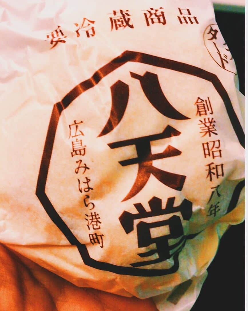 壽老麻衣さんのインスタグラム写真 - (壽老麻衣Instagram)「きょうは選挙取材で、久々に博多駅から新幹線に乗りました🚅✨ 新幹線口の近くにあるお店で買ったこちらのクリームパン！ 柔らかくて、クリームが優しい甘さで、すごおぉく美味しかったです👀💕！ 帰りに博多駅通るときにまた買っちゃいそうです…🤔💞 #福岡 #fukuoka #博多 #グルメ #博多駅 #クリームパン #美味しい #新幹線 #久しぶり」10月20日 10時48分 - maijuro