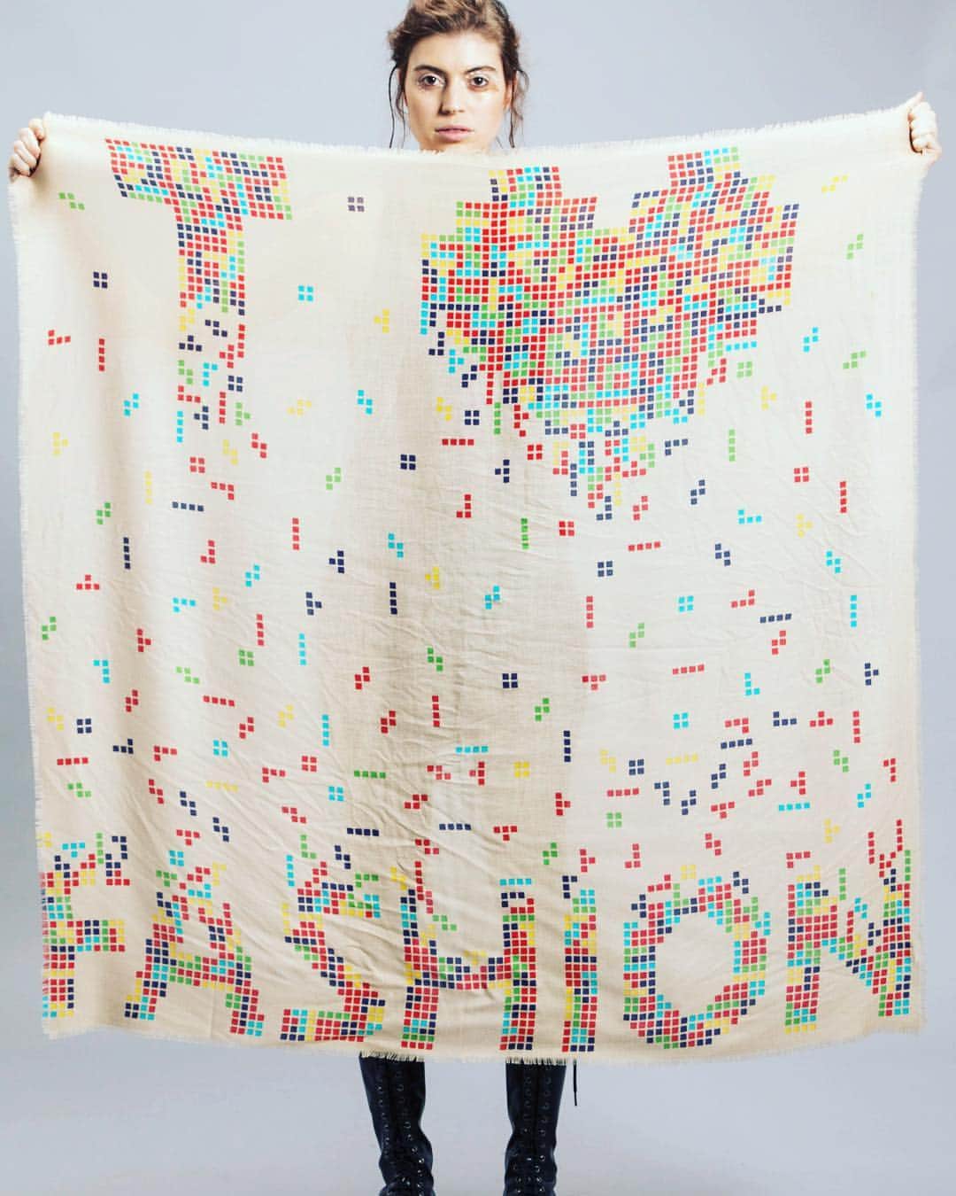 ヤーンツのインスタグラム：「Tetris inspired I ❤️ fashion square scarf. Available online at yarnz.com, shop now #handscreenprinted #cashmere #cashmerescarf #cashmerelove #ilovefashion」