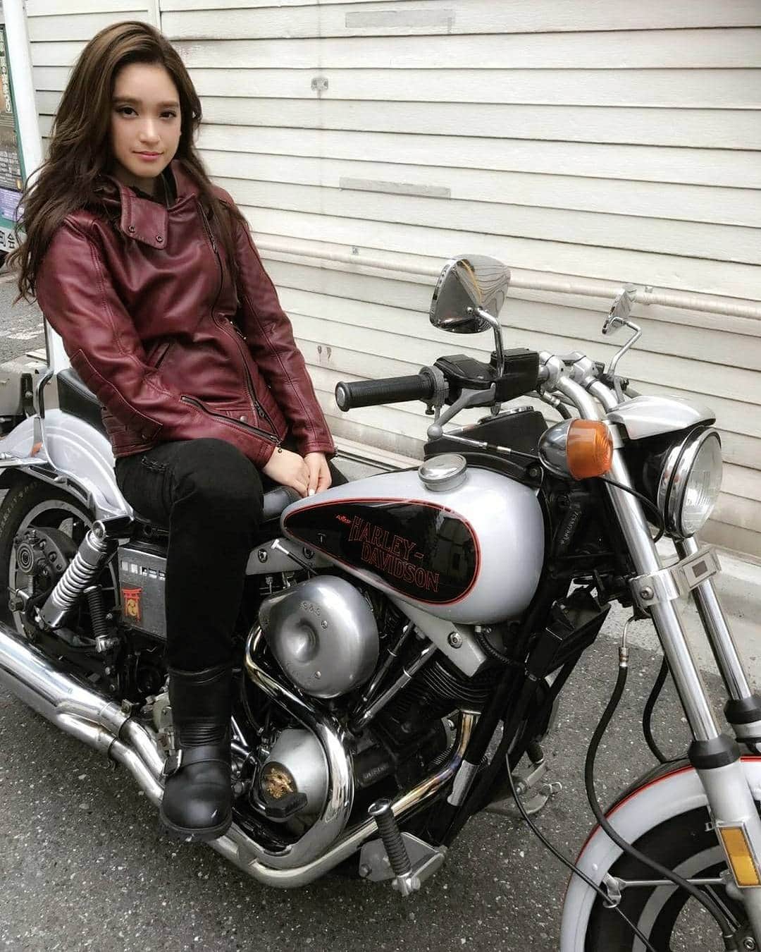 太田麻美さんのインスタグラム写真 - (太田麻美Instagram)「ライダースウェアKADOYAさんの 秋冬レディース @kadoya_leathers @harleydavidson  #kadoya #bike #biker #leather #leatherjacket #ladies #lady #woman #girlsbiker #girl #fashion #ootd #outfit #harley #harleydavidson #shooting #winter #aw #model #カドヤ #バイク #バイク女子 #ハーレー #ハーレー #撮影 #レディース」10月20日 8時57分 - asami0523
