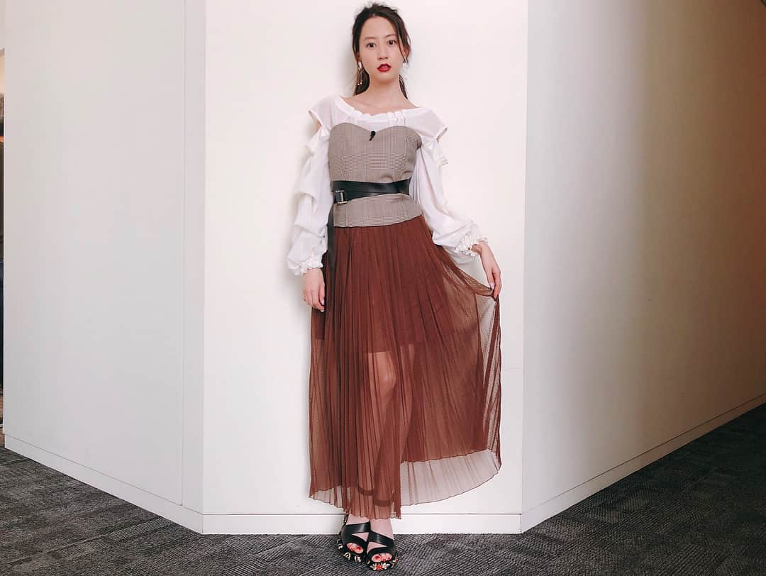 河北麻友子さんのインスタグラム写真 - (河北麻友子Instagram)「FASHION OUTFIT: Aula EARRINGS: Iris47 HEELS: Eeight #FASHION #衣装」10月20日 19時14分 - mayukokawakitaofficial