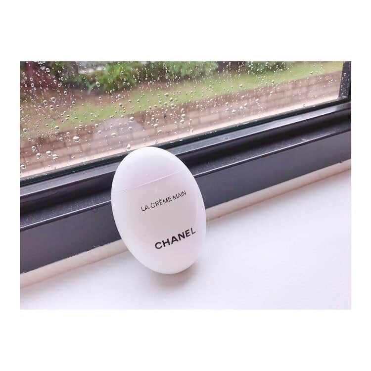 佐野ひなこさんのインスタグラム写真 - (佐野ひなこInstagram)「お気に入りのハンドクリーム 形がすごく可愛くていい香りがする❤︎ #chanel  #ハンドクリーム」10月20日 12時19分 - hinako_sano