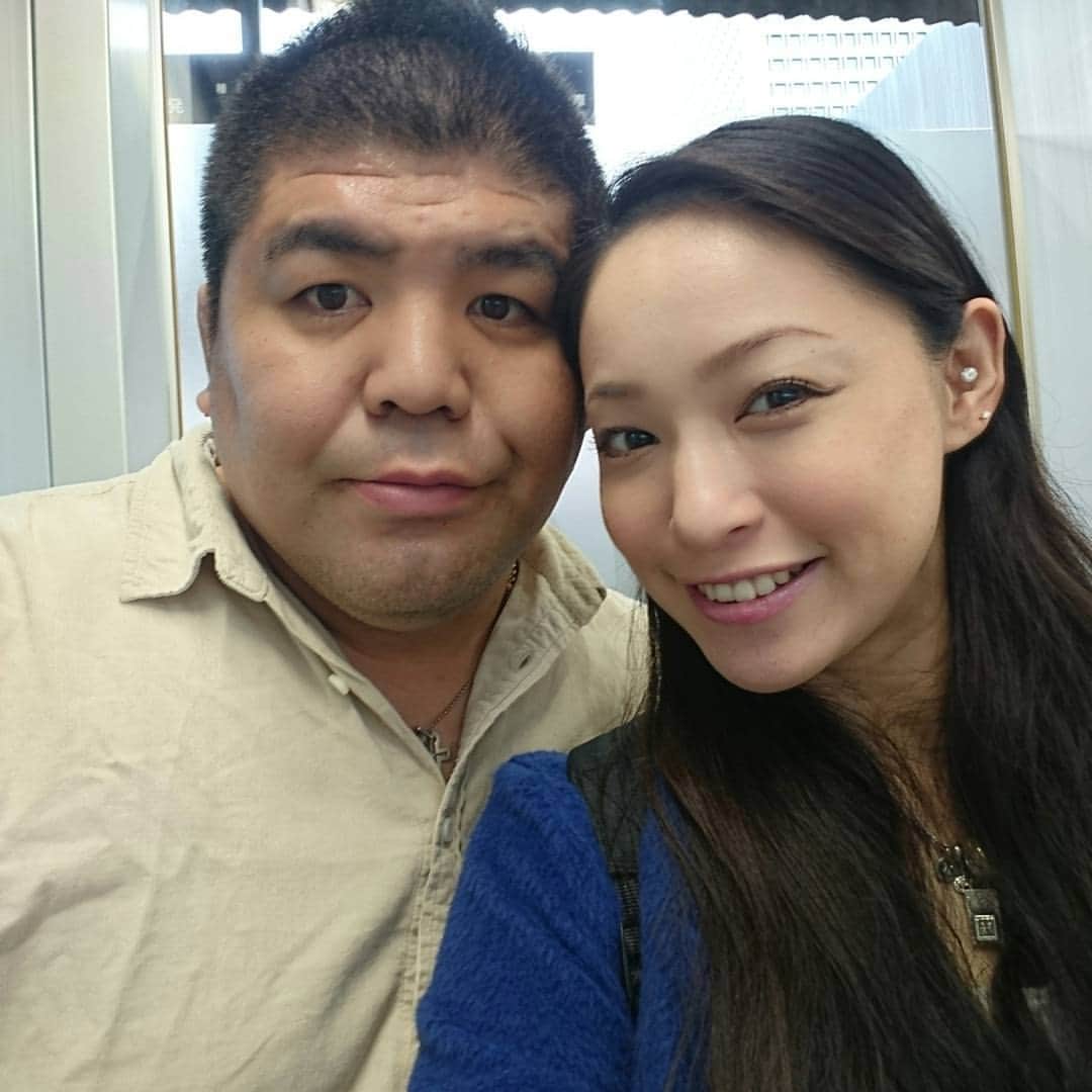 末永遥さんのインスタグラム写真 - (末永遥Instagram)「最後の ♡夫婦二人旅♡(withポン)  父上、前半お仕事だけど…w 同行 兼 最後の旅☆。.:＊・゜ 二人きりの思い出 たくさん作ろうね♪♪♪ 父ちゃん・母ちゃんの嬉し楽し声。 心のリラックス。は、 なにより一番に良い胎教👶  行ってきます* ¨̮*)/*¨̮ *)/ #最後の#夫婦#二人旅#with#お腹の中 #ベイビー#前半仕事だけど後半は旅行 #二人きり#思い出#たくさん#作ろう #妊婦#初マタ#ぷんにー#次は#家族旅行 #父ちゃん#母ちゃん#笑い声#リラックス #一番最高な#胎教#8ヵ月#ラスト#9ヵ月 #突入#苦しい#１週間前くらいから#急激成長」10月20日 13時08分 - haruka_suenaga86