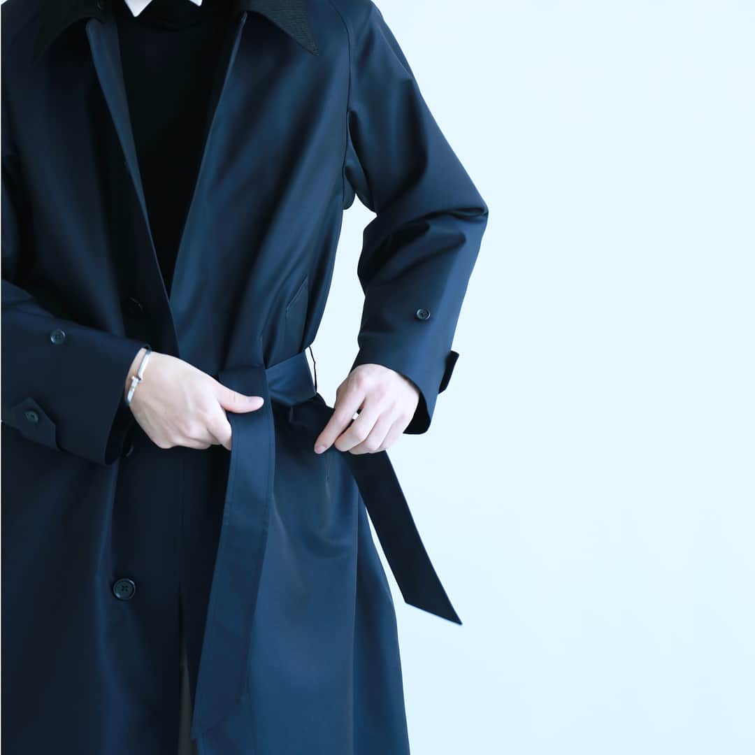 のインスタグラム：「. 【BLUEFLAG×EDIFICE】 “何十年も着続けられるMade in JAPANコート” . Coat:【BLUEFLAG×EDIFICE】¥69,000+tax . #edifice #coat #menscoat #sanyocoat #blueflag #singletrenchcoat #fashion #menswear #mensfashion #menstyle #menwithclass #menwithstyle #mnswr #mensclothing #mensclothes #dapper #dapperstyle #dappermen #エディフィス #100年コート #100nencoat」