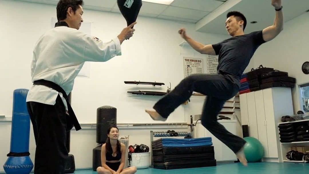 ジェット・リーのインスタグラム：「Two of my friends @simonrhee and @alfredrocks just did a great video introducing martial arts and lifestyle.  Watch the full video at www.jetli.com  #jetli @jetli_com #jetlicom」