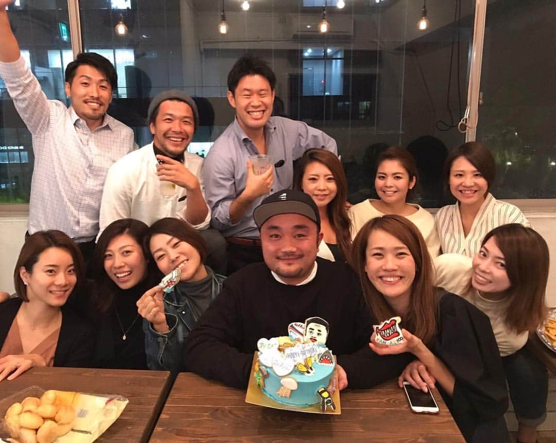君島良夫のインスタグラム：「Birthday catch up with my crew😊🥂」