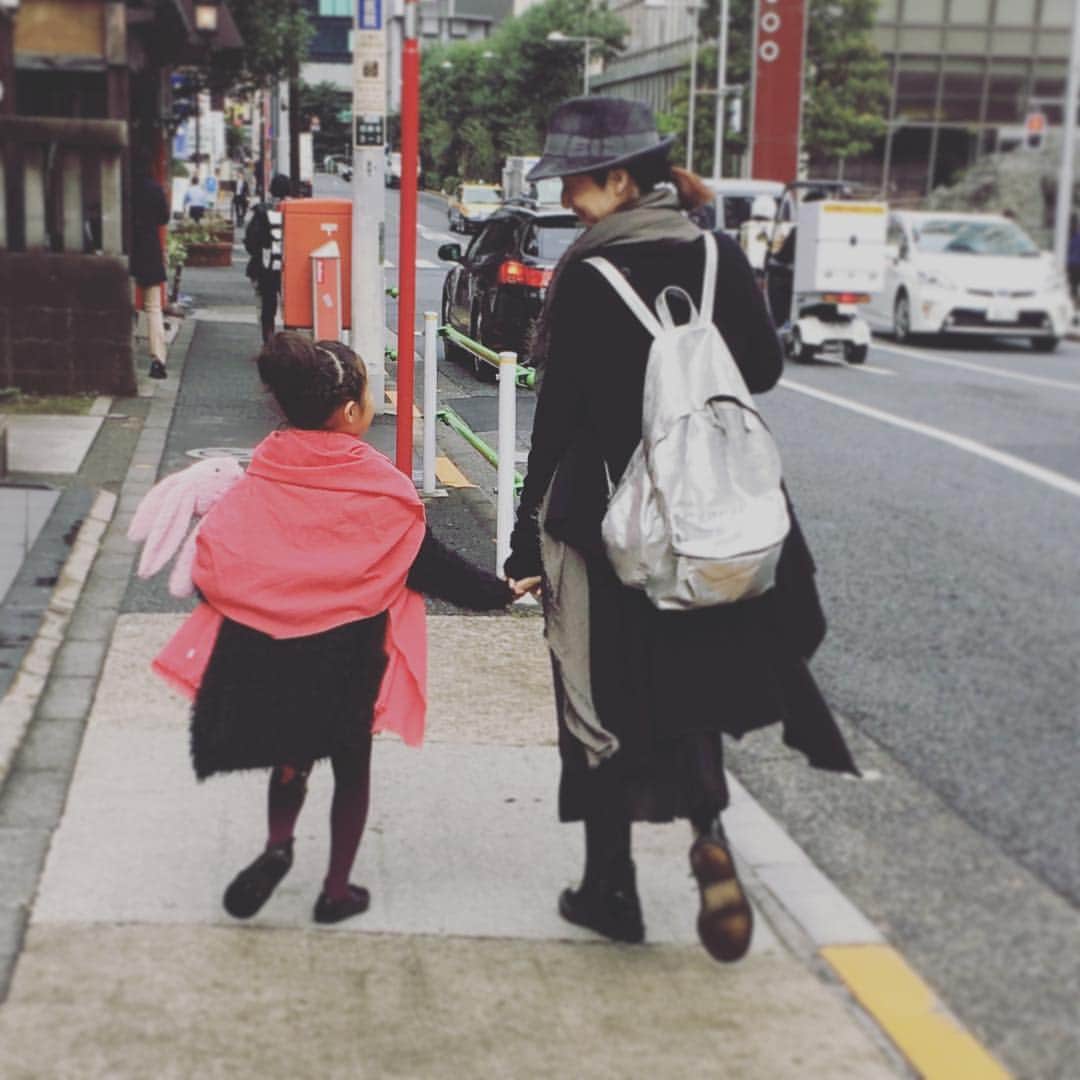 高岡早紀 さんのインスタグラム写真 - (高岡早紀 Instagram)「娘とデートはいつでもハッピー❤️ #娘」10月20日 22時46分 - saki_takaoka
