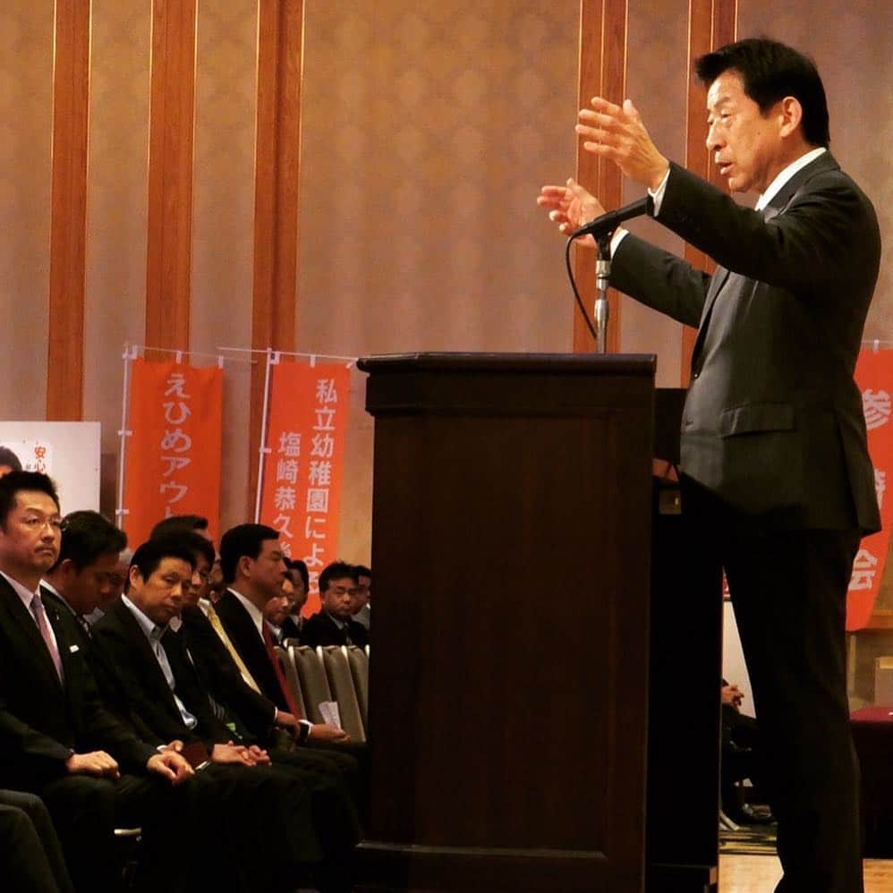 塩崎恭久のインスタグラム：「日本経済を強くします。そしてその果実をしっかりと松山に届けます。#愛媛 #松山 #松山全日空ホテル #個人演説会 #塩崎やすひさ #安心をかたちに」