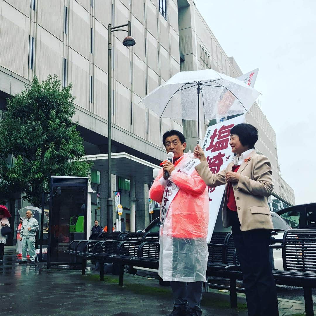 塩崎恭久のインスタグラム：「未来の責任を果たします #愛媛 #松山 #市駅前 #街頭演説 #塩崎やすひさ #安心をかたちに」