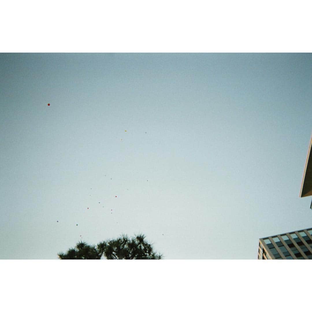 玉城ティナさんのインスタグラム写真 - (玉城ティナInstagram)「得たい このとき、風船が飛んでって カメラもついていかなくって」10月21日 10時37分 - tinapouty