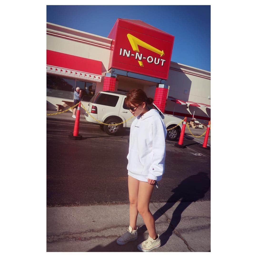 宇野実彩子さんのインスタグラム写真 - (宇野実彩子Instagram)「LAに行ったらここマストです🍔💕 安くてフレッシュで美味いの😋 #innout #hamburger #la #うの旅」10月21日 12時26分 - misako_uno_aaa