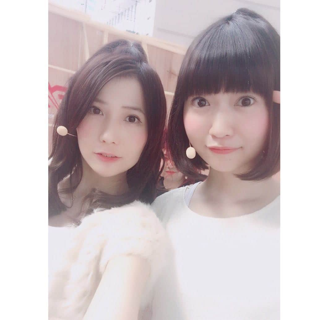 藍澤慶子さんのインスタグラム写真 - (藍澤慶子Instagram)「野菜アイドル、始めました！！…？笑 チーマディラーパです♡ん？間に覗いてる人が…笑 #NEWFOODFAIR #関東食糧 #関東ワクワク劇場 #1日6本 #お芝居 #全身タイツ #藍澤慶子 #大栗絵玲奈 #花原あんり #遠藤巧磨 #山田将太 #中根大 #吉田直紀 #さいたまスーパーアリーナ #たまアリ #飲食業界 #展示会 #コメディー #野菜アイドル #ぶりっこ #さいたまヨーロッパ野菜 #ヨロ研 #チーマディラーパ #カーリーケール」10月21日 18時25分 - kepiko928